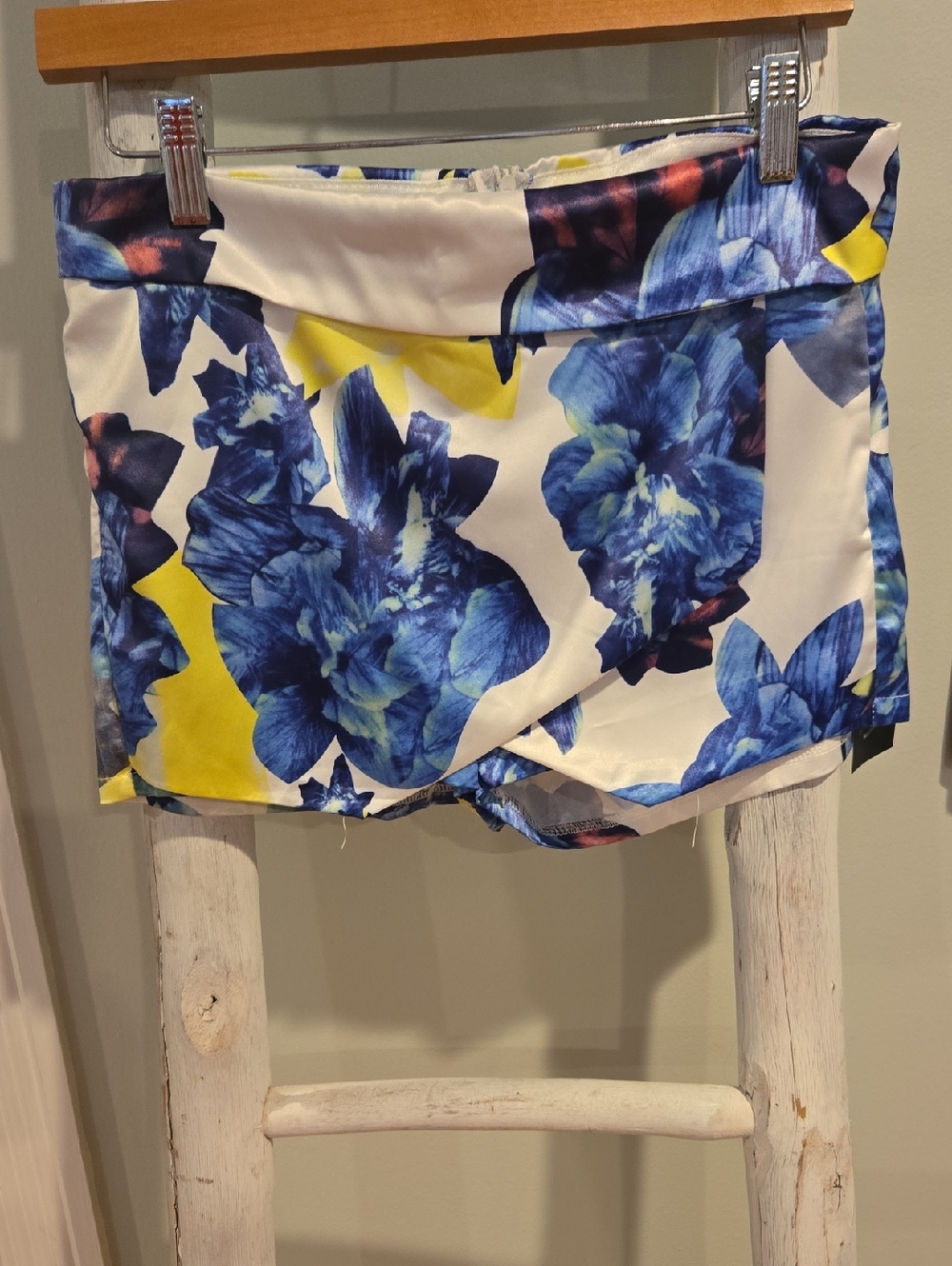 Blue Floral Scalloped Hem Skort Large NWT